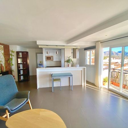 Modern Apartment Stunning Sea Views And Pool 네르하 외부 사진