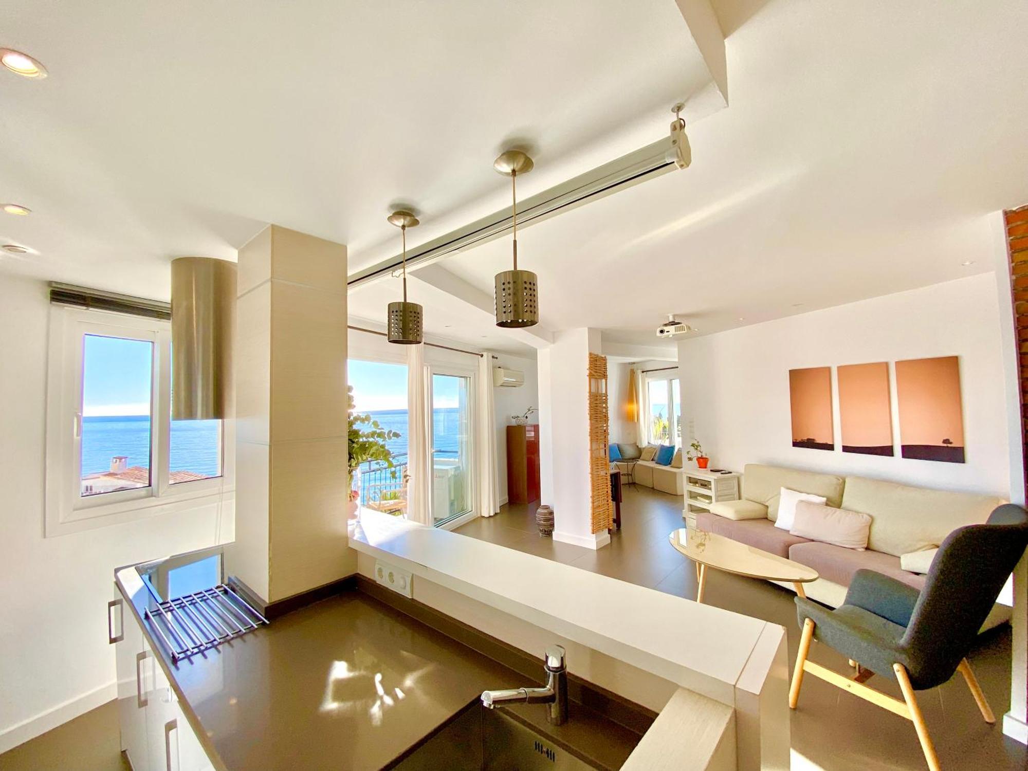 Modern Apartment Stunning Sea Views And Pool 네르하 외부 사진