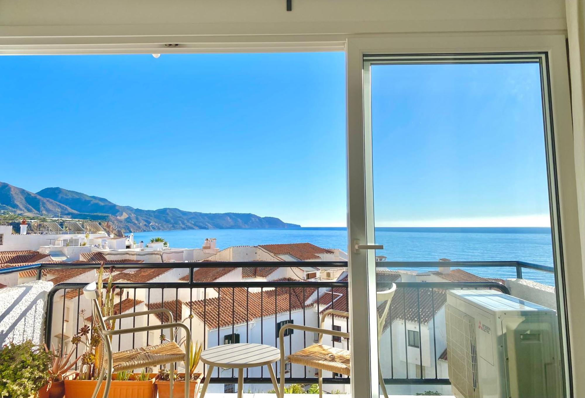 Modern Apartment Stunning Sea Views And Pool 네르하 외부 사진