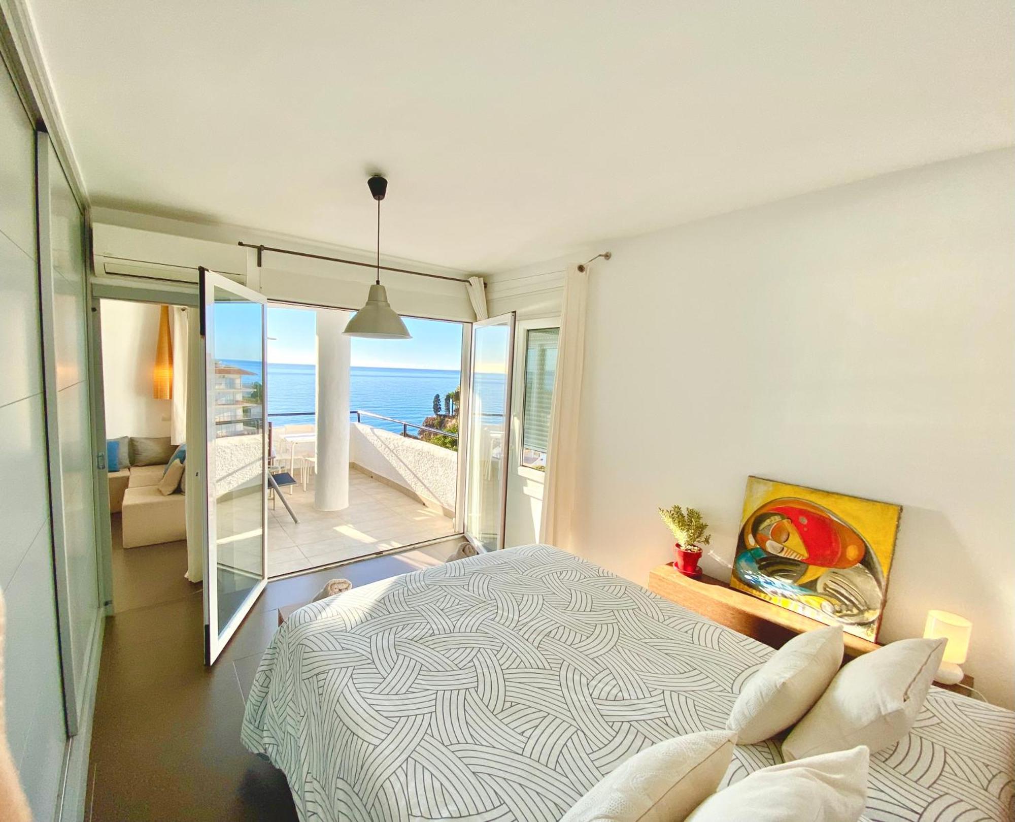 Modern Apartment Stunning Sea Views And Pool 네르하 외부 사진