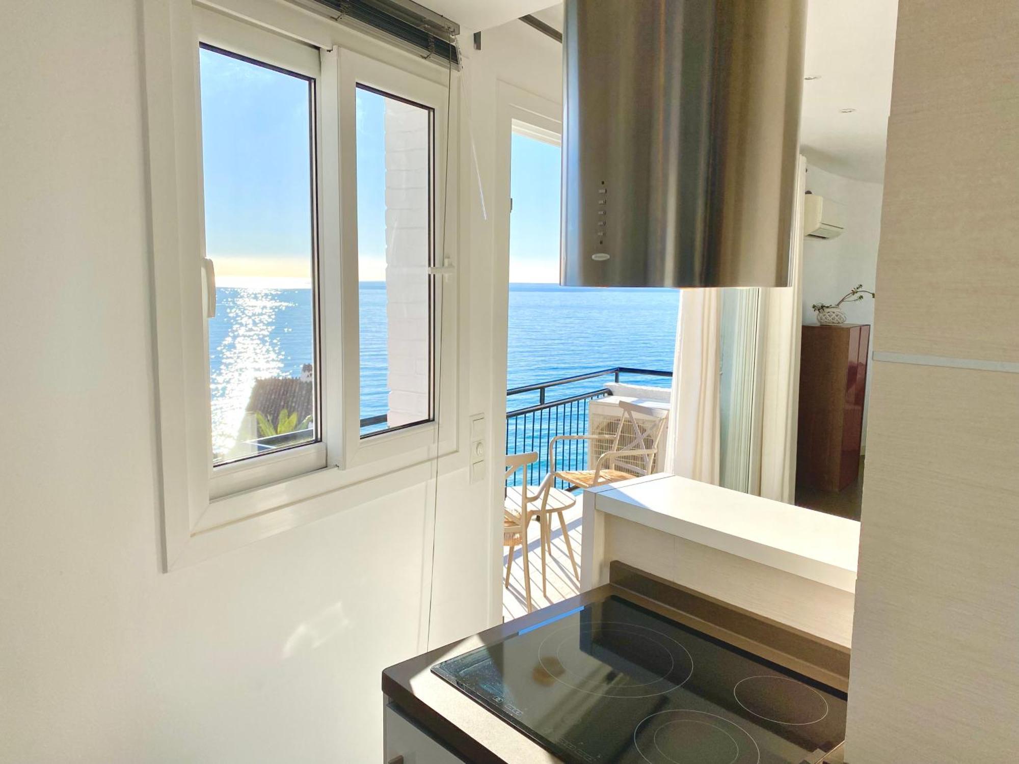 Modern Apartment Stunning Sea Views And Pool 네르하 외부 사진