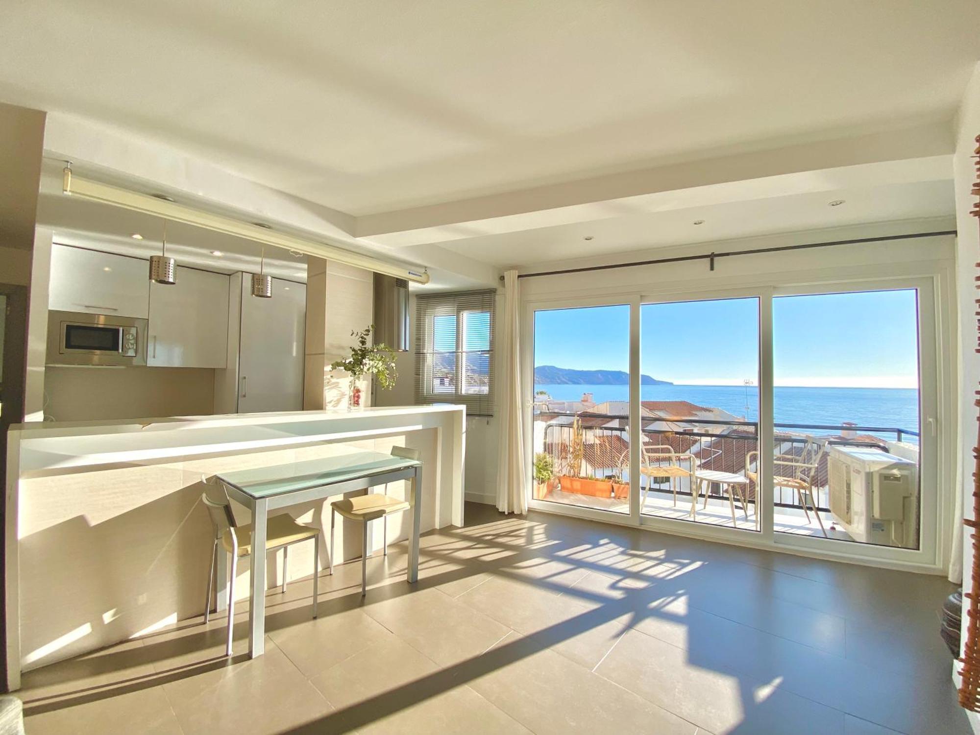 Modern Apartment Stunning Sea Views And Pool 네르하 외부 사진